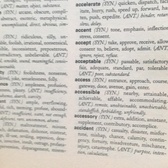 Thesaurus (Webster's Classic Reference Library, New Revised Edition) - Picture 7 of 7